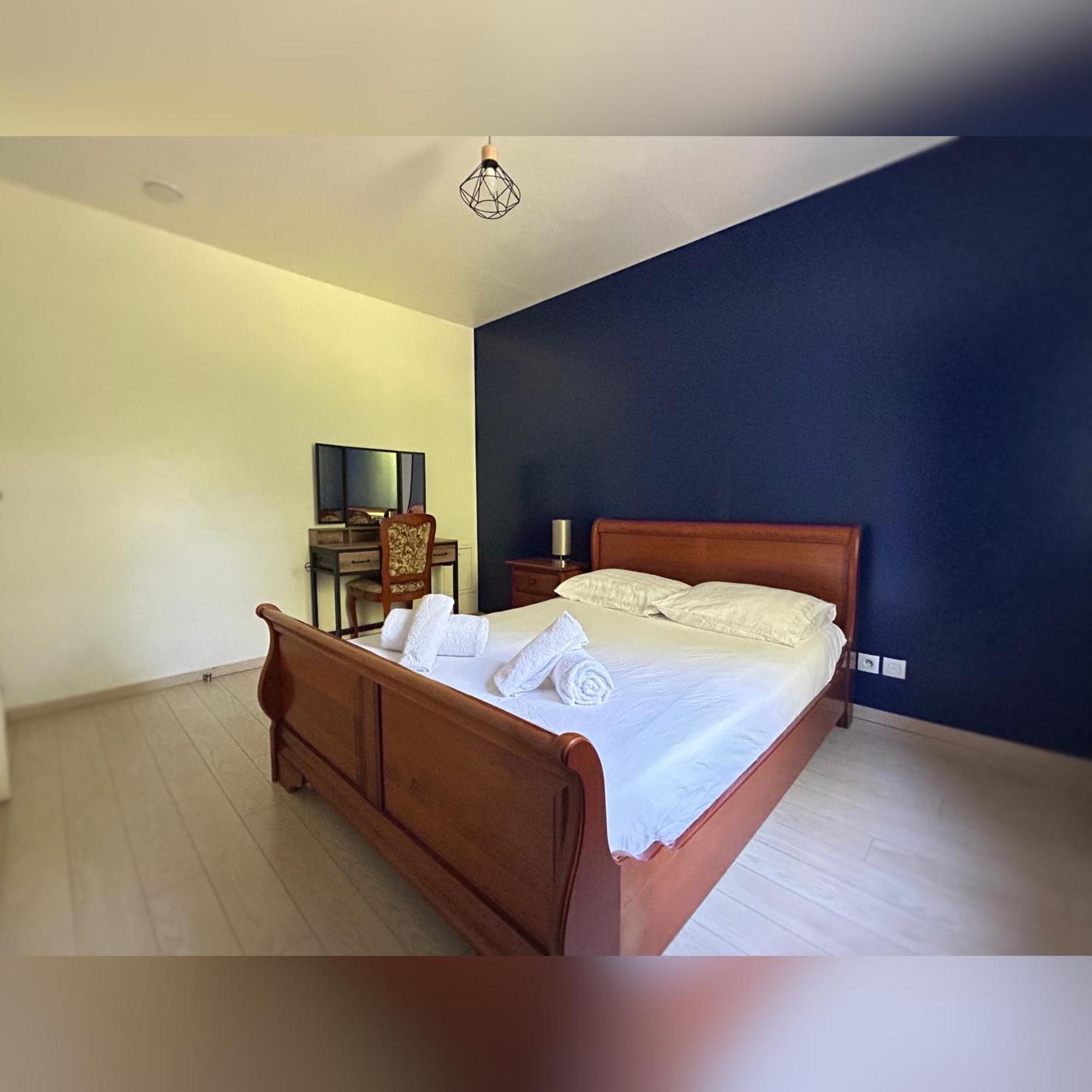 Le Duplex Chessy - 15Min From Disneyland - 2 Private Parkings - Garden - Kingsize & Queensize Bed - Supermarket Behind The House Exterior photo